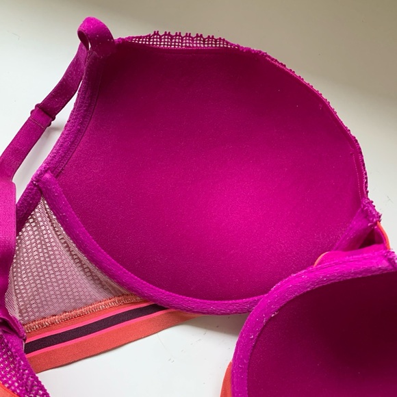 Victorias Secret 32DDD very sexy push-up bra - Picture 4 of 5